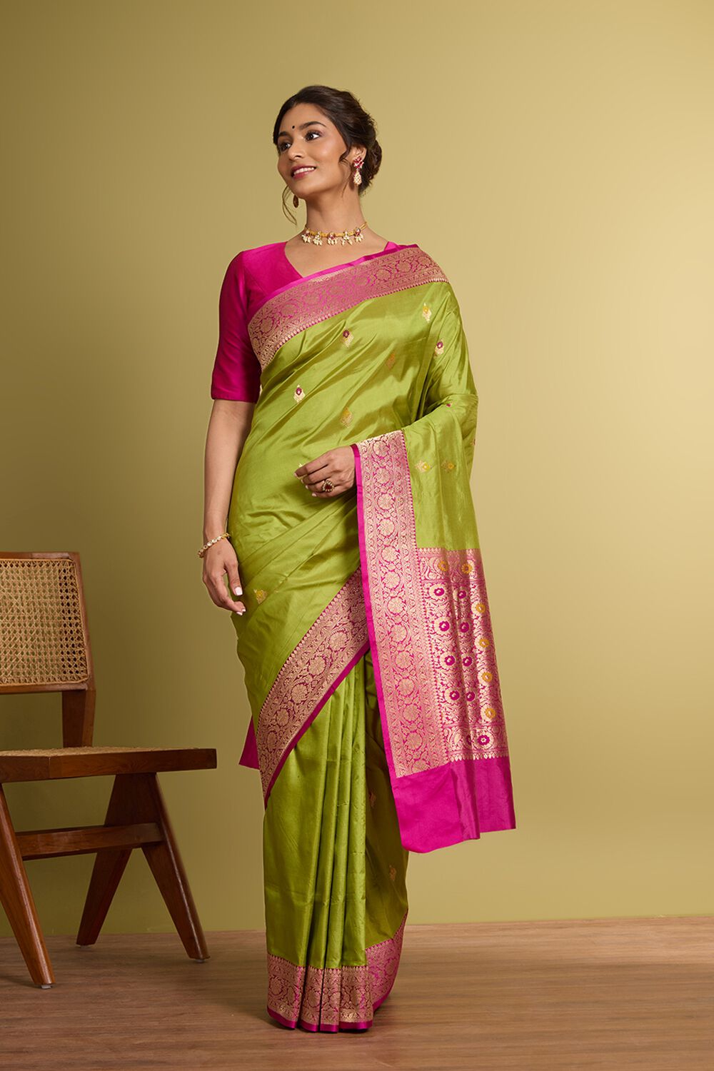 Green Pure Silk Kadwa Banarasi Saree image number null