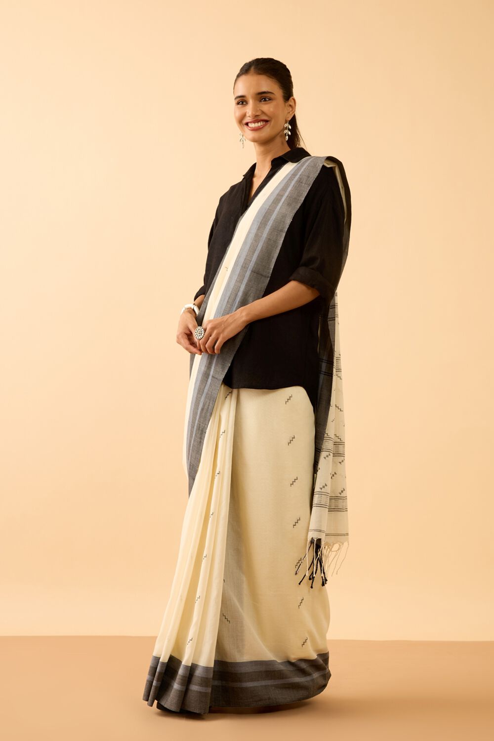 Off White Woven Pure Cotton Bengal Saree image number null