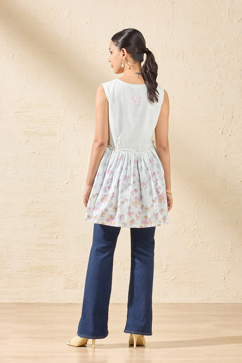 Off White Pure Cotton Printed Sanganeri Short Top image number null