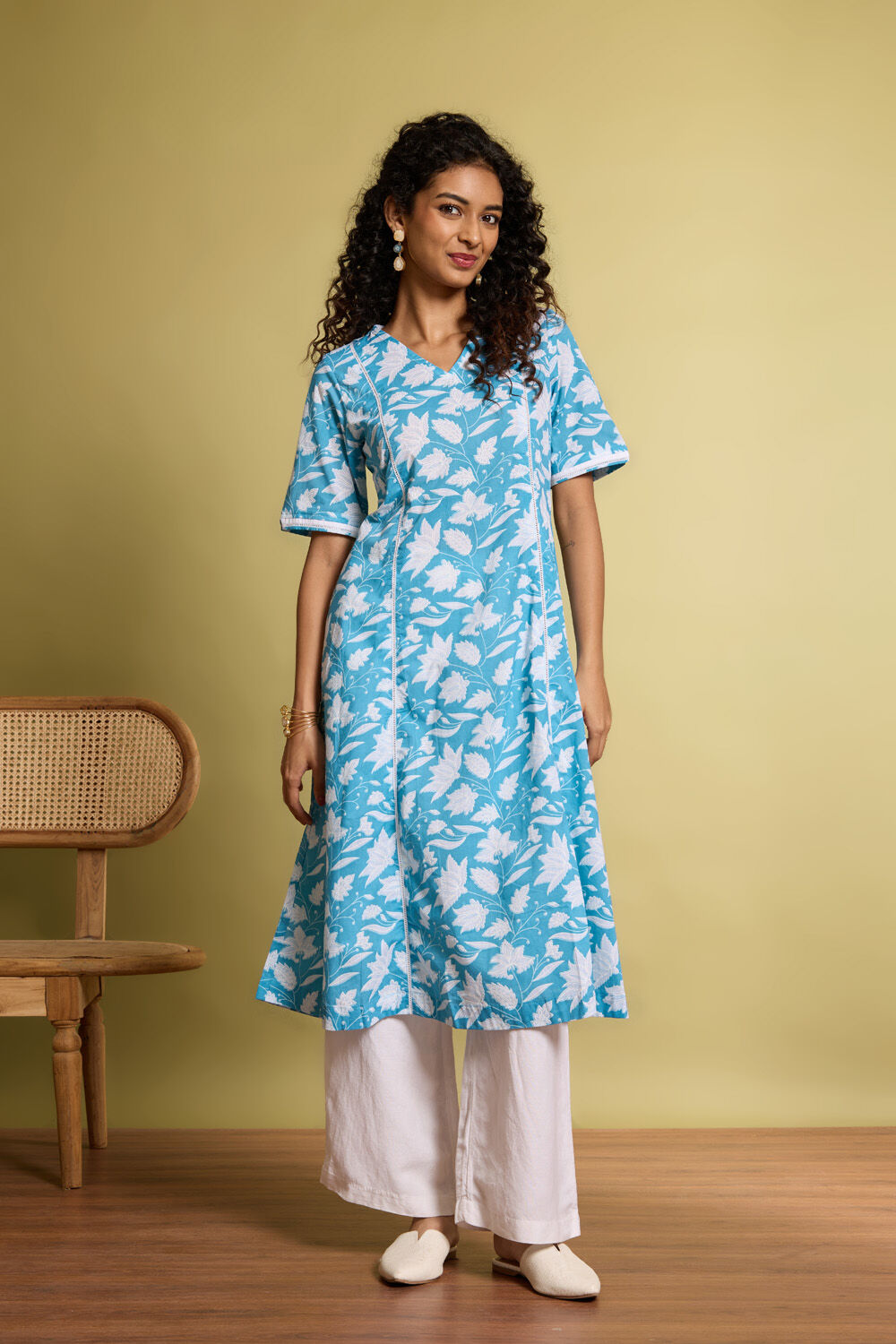 Blue Screen Printed Pure Cotton Kurta image number null