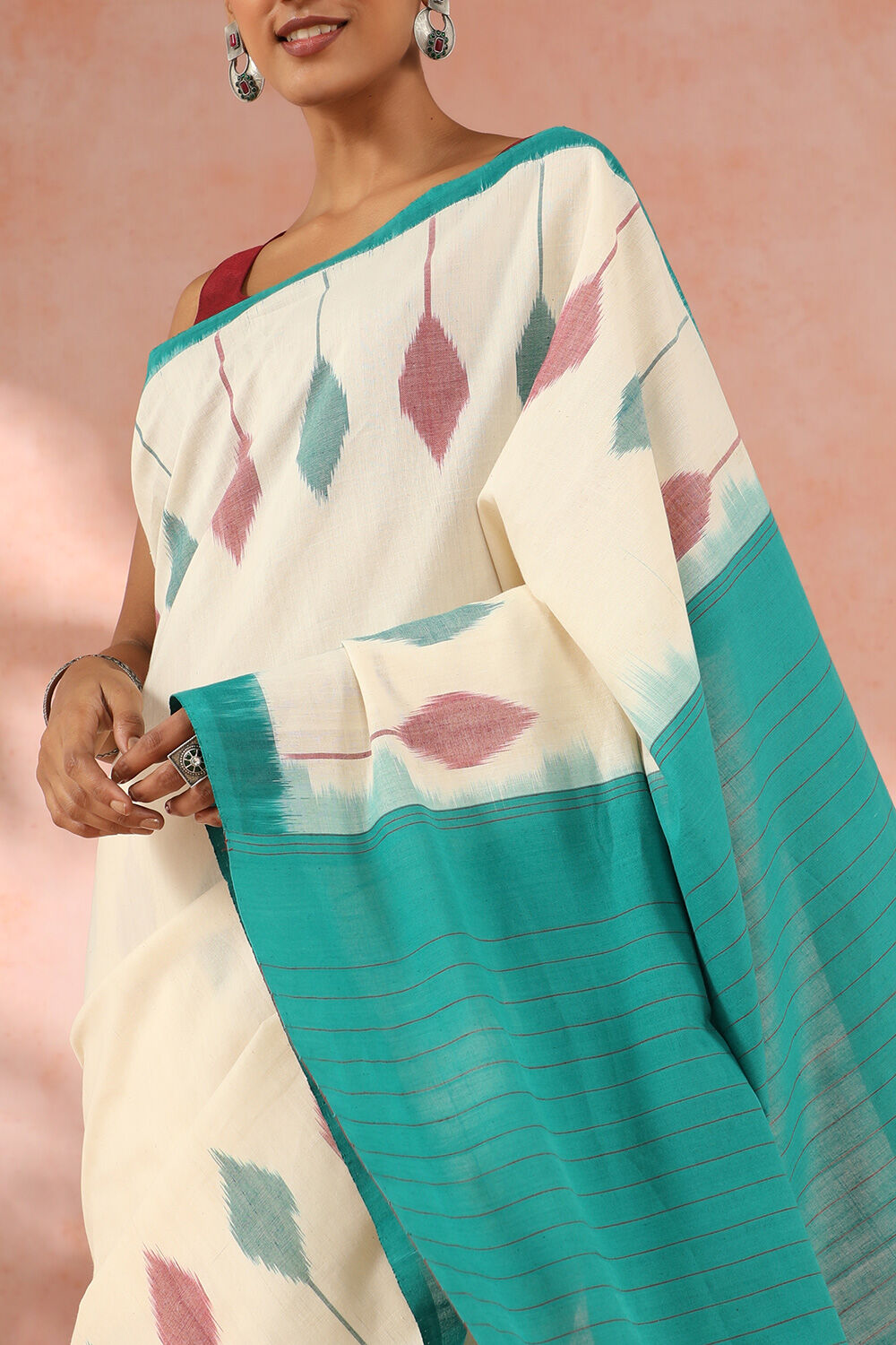 Off-White Pochampalli Pure Cotton Ikat Saree image number null