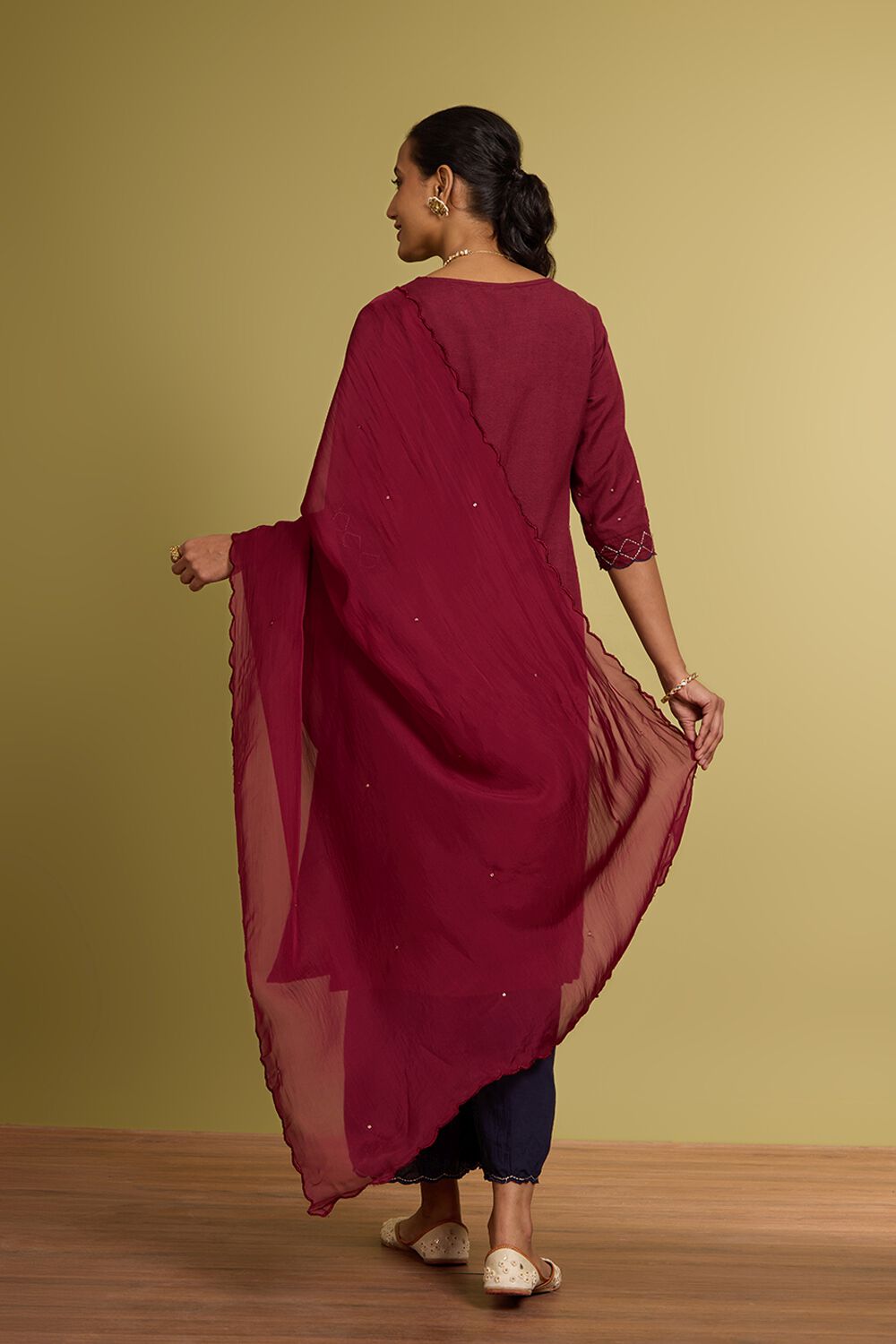 Maroon Viscose Cotton Linen Embroidered Kurta Set image number null