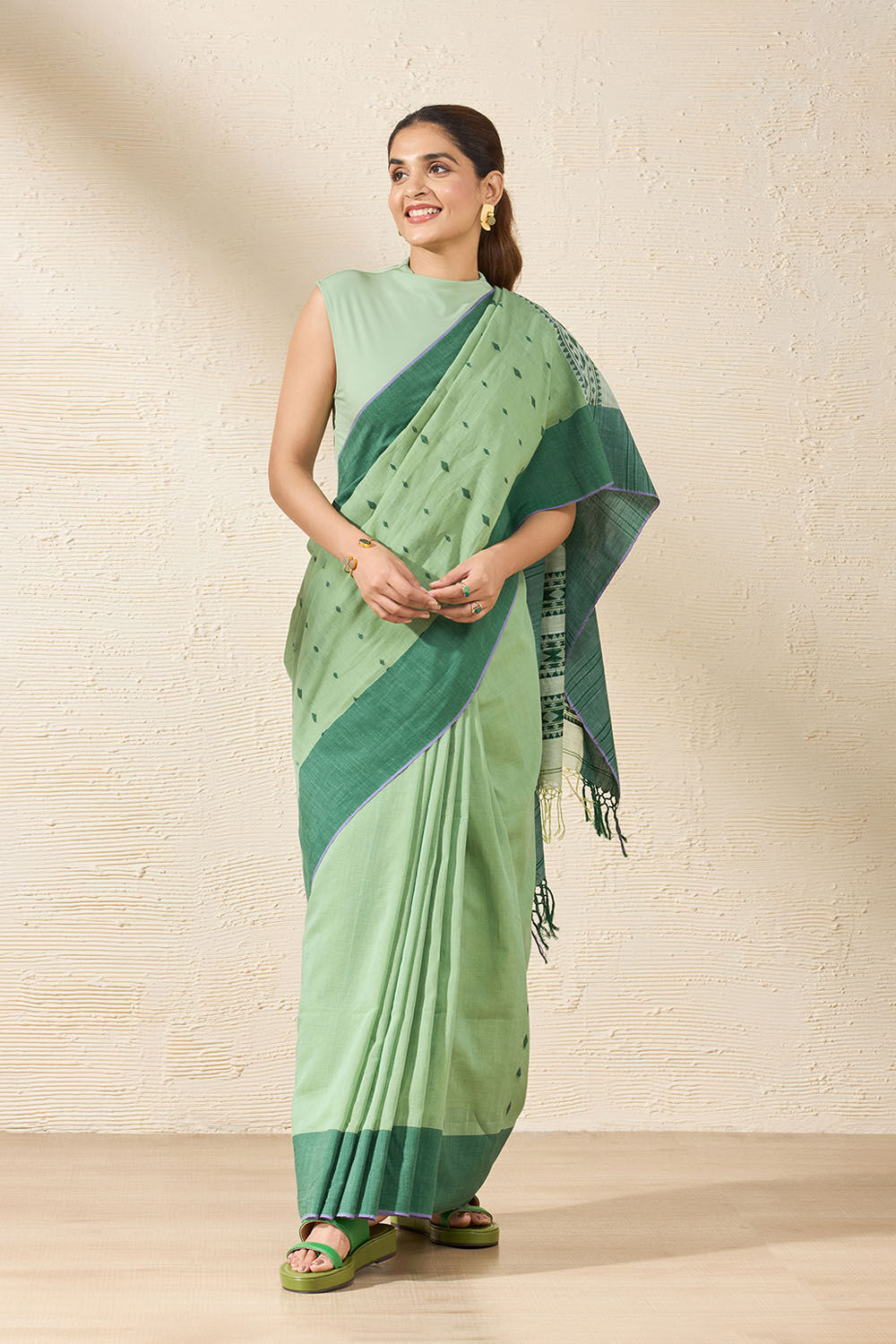 Green Woven Pure Cotton Bengal Saree image number null
