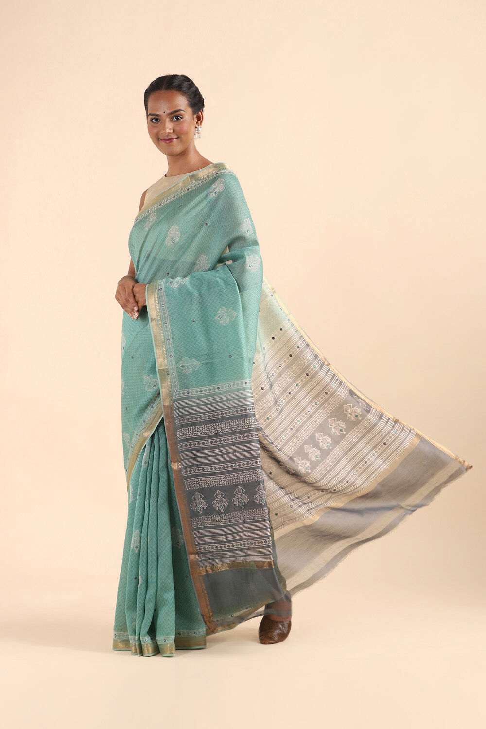 Green Pure Silk Cotton Embroidered Saree image number null