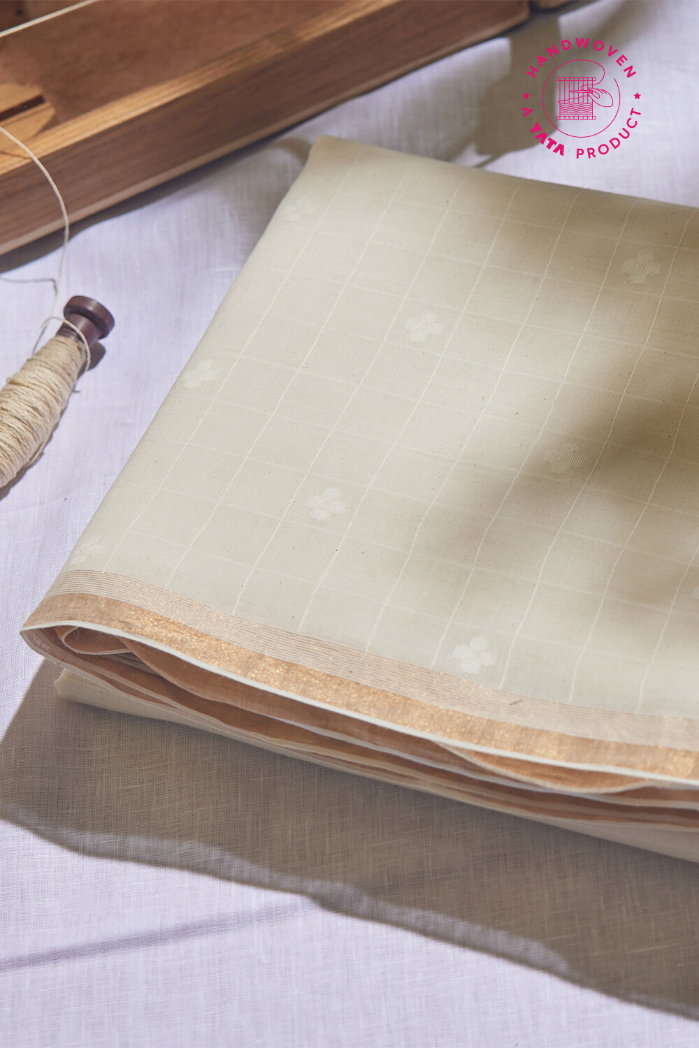 Off White Khadi Cotton Bengal Jamdani Saree image number null