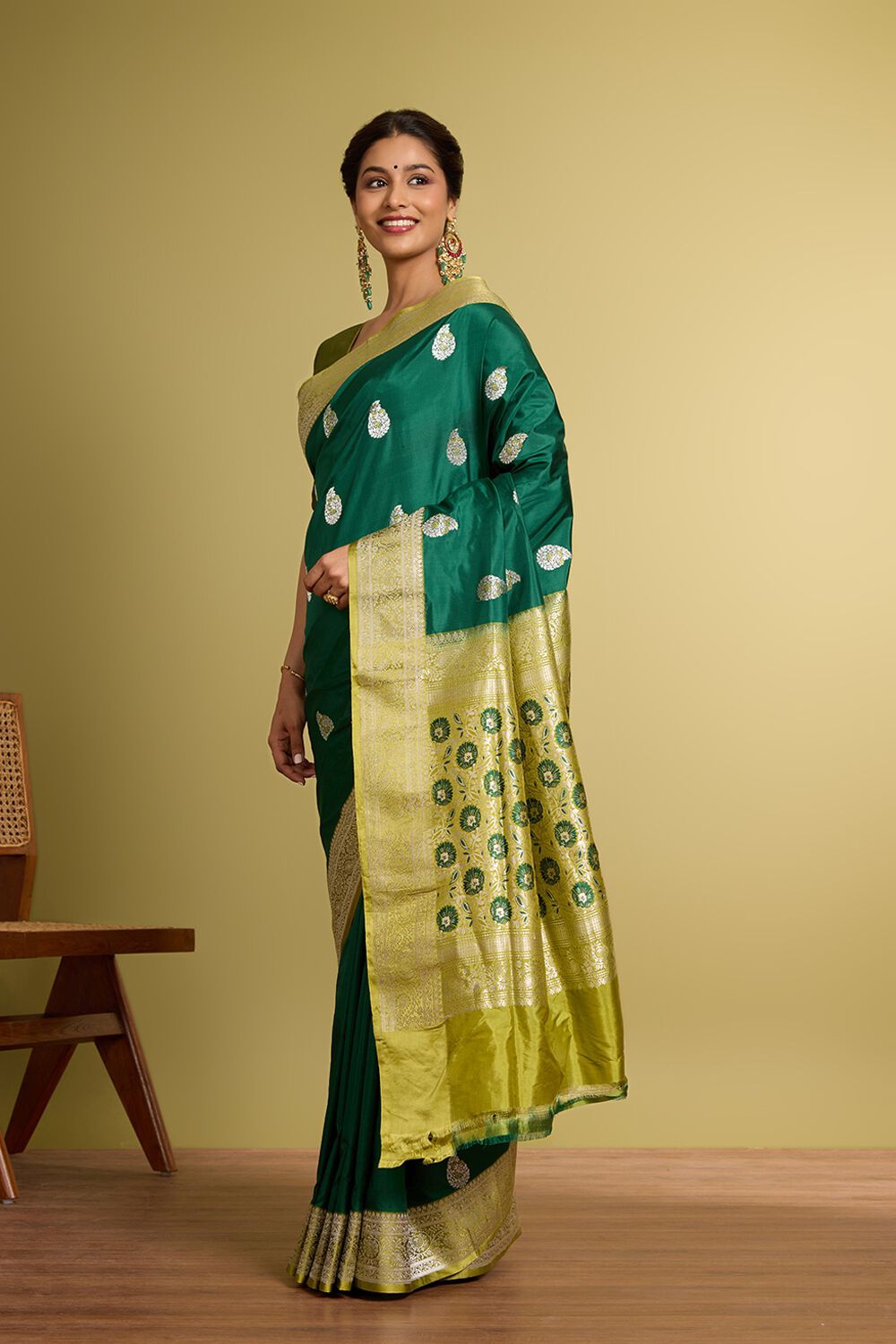 Green Pure Silk Kadwa Banarasi Saree image number null