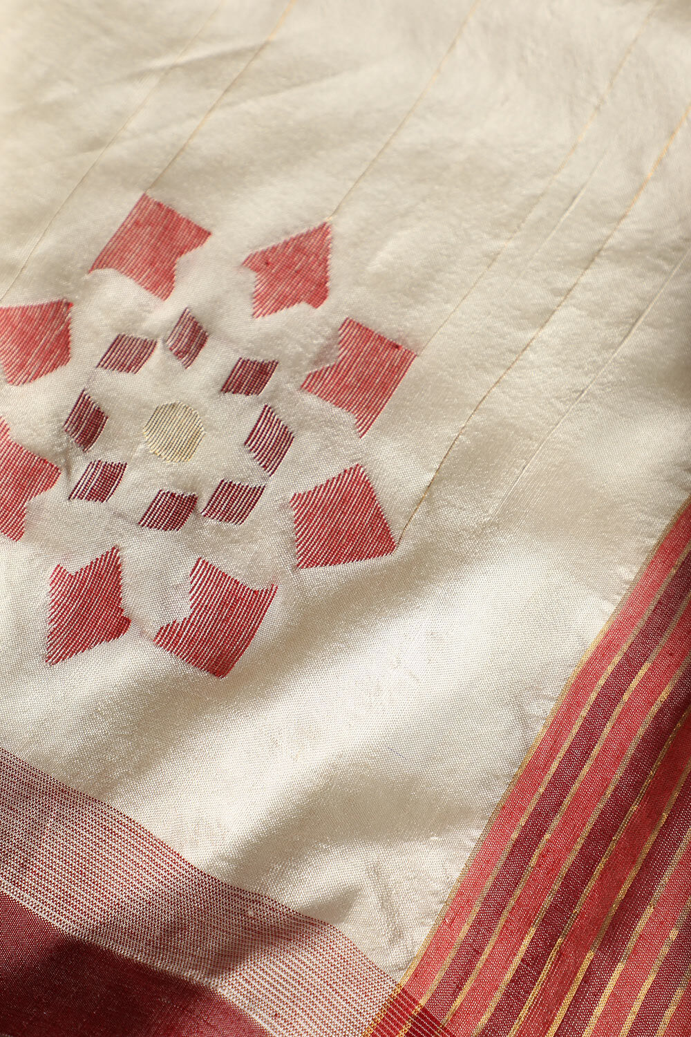 Off White Pure Silk Jamdani Bengali Saree image number null