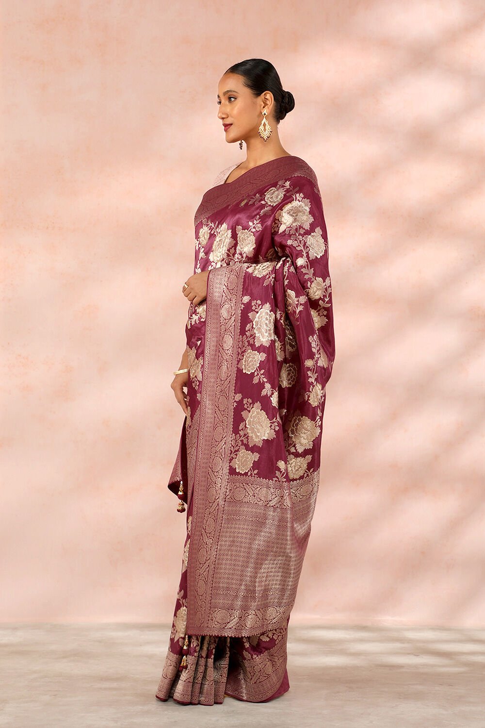 Dark Pink Contemporary Viscose Luxe Woven Saree image number null