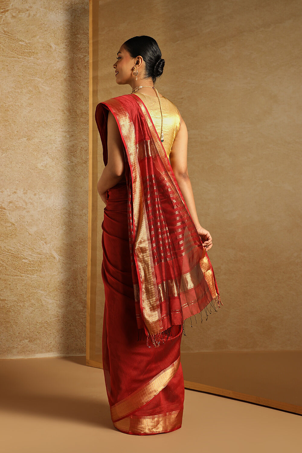 Dark Red Pure Silk Cotton Woven Maheshwari Saree image number null