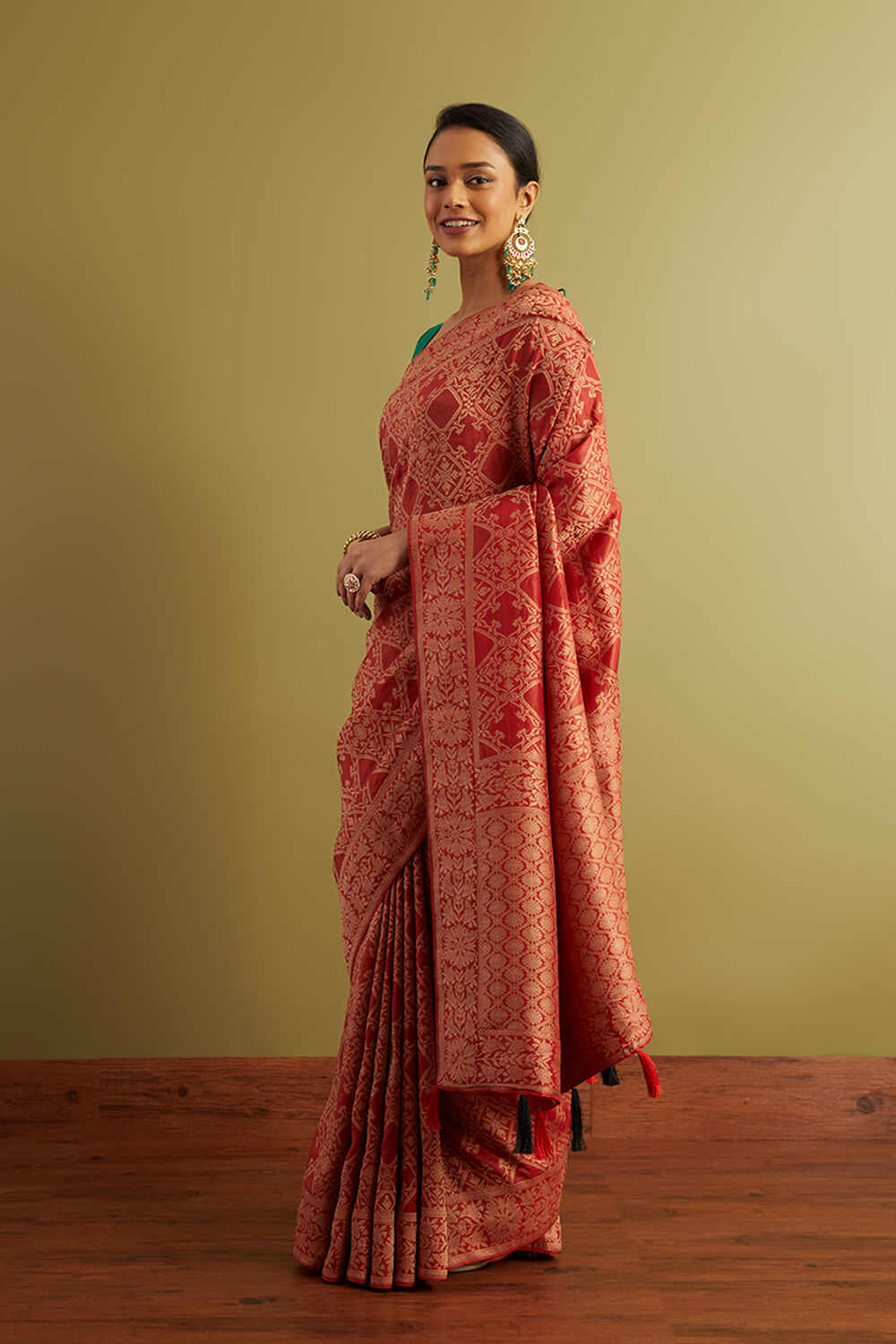 Red Woven Viscose Luxe Saree image number null