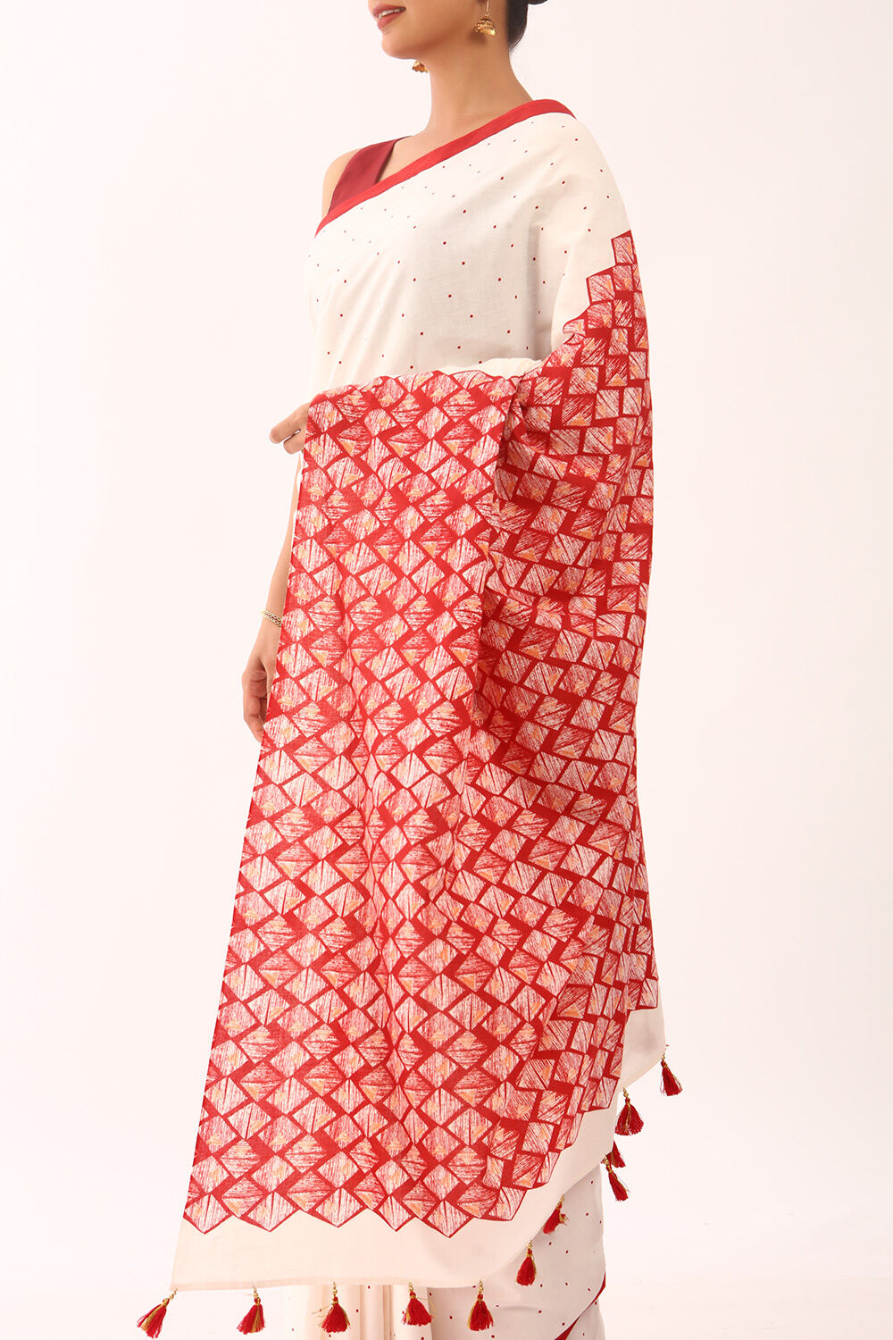 Off White Screen Printed Pure Cotton Saree image number null