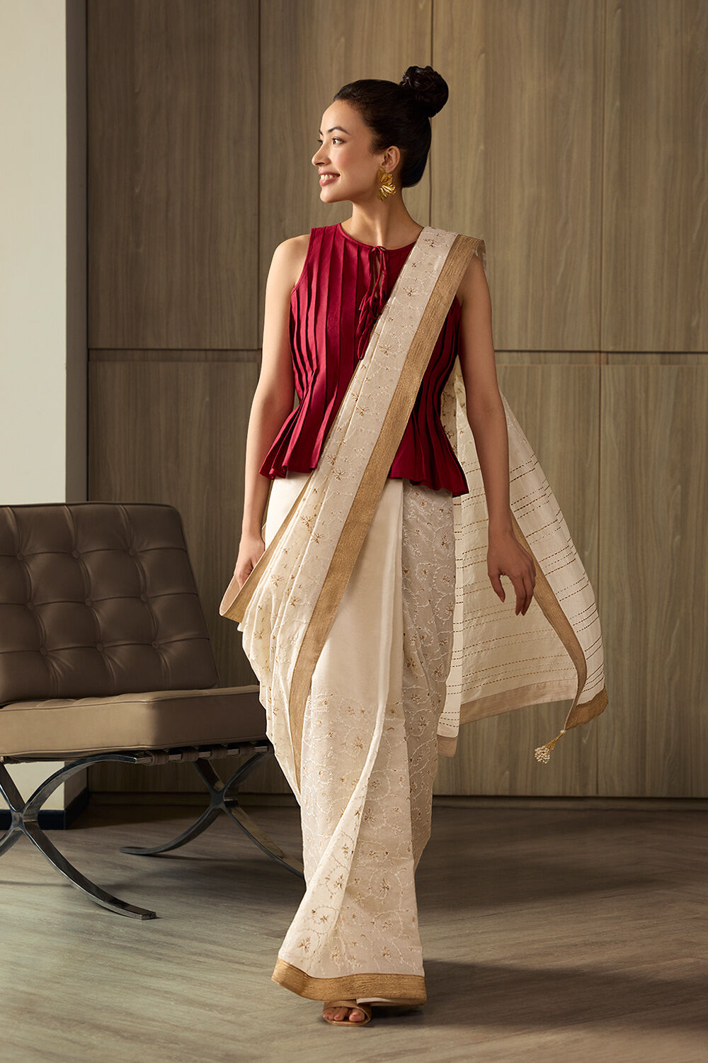 Off White Silk Cotton Embroidery Saree image number null