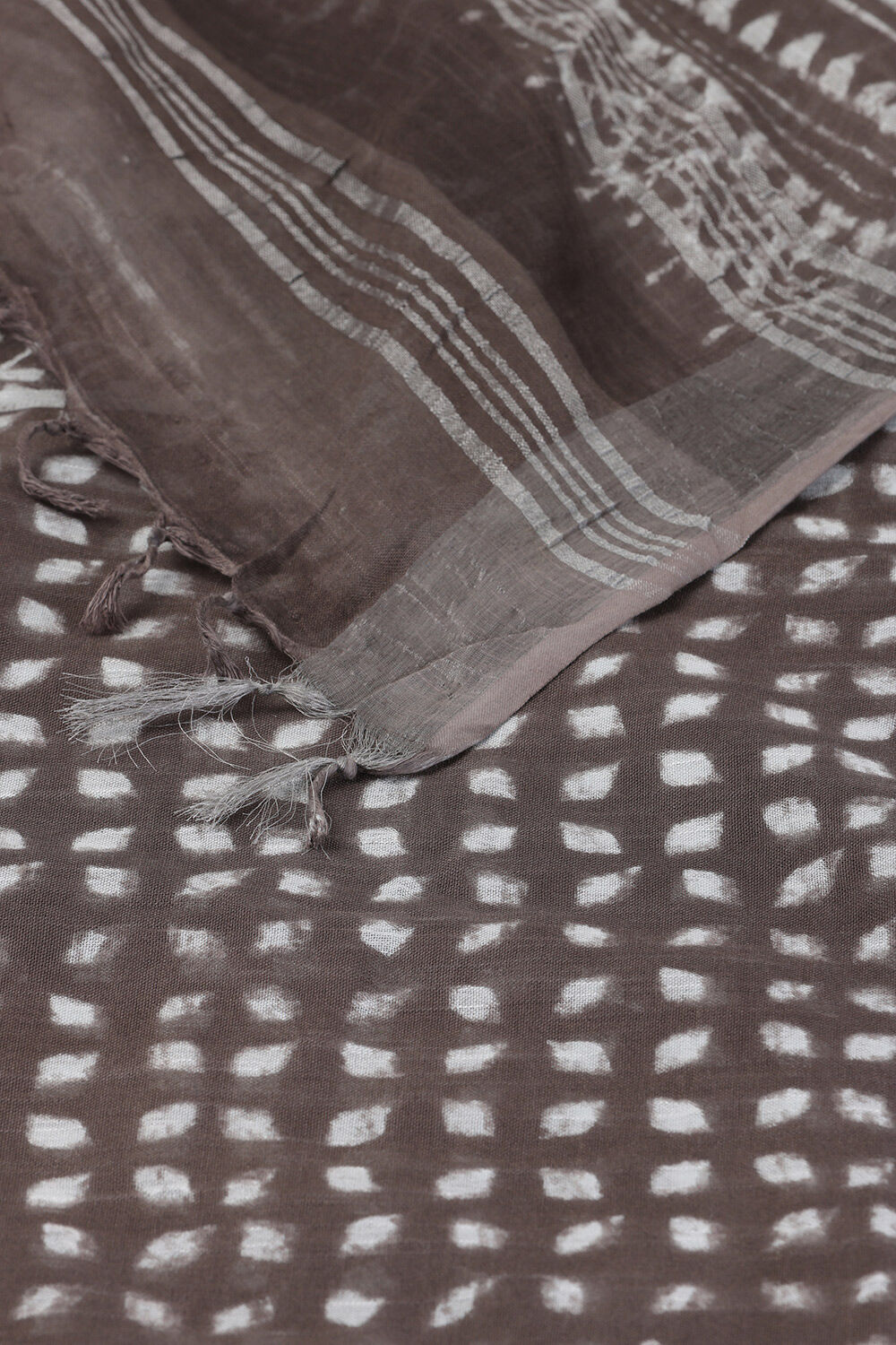 Grey Cotton Viscose Contemporary Block Printed Saree image number null