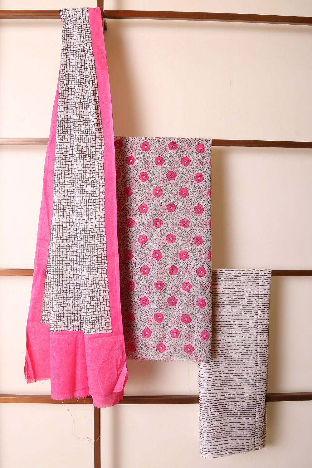 White and Pink Printed Pure Cotton Suit Set image number null