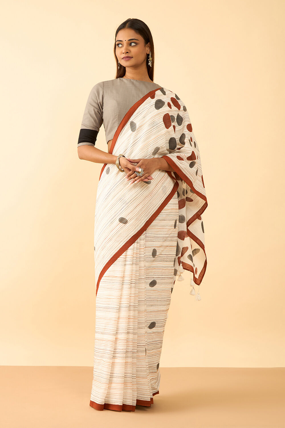 Off White Maharashtra Hand Painted Khadi Cotton Saree image number null