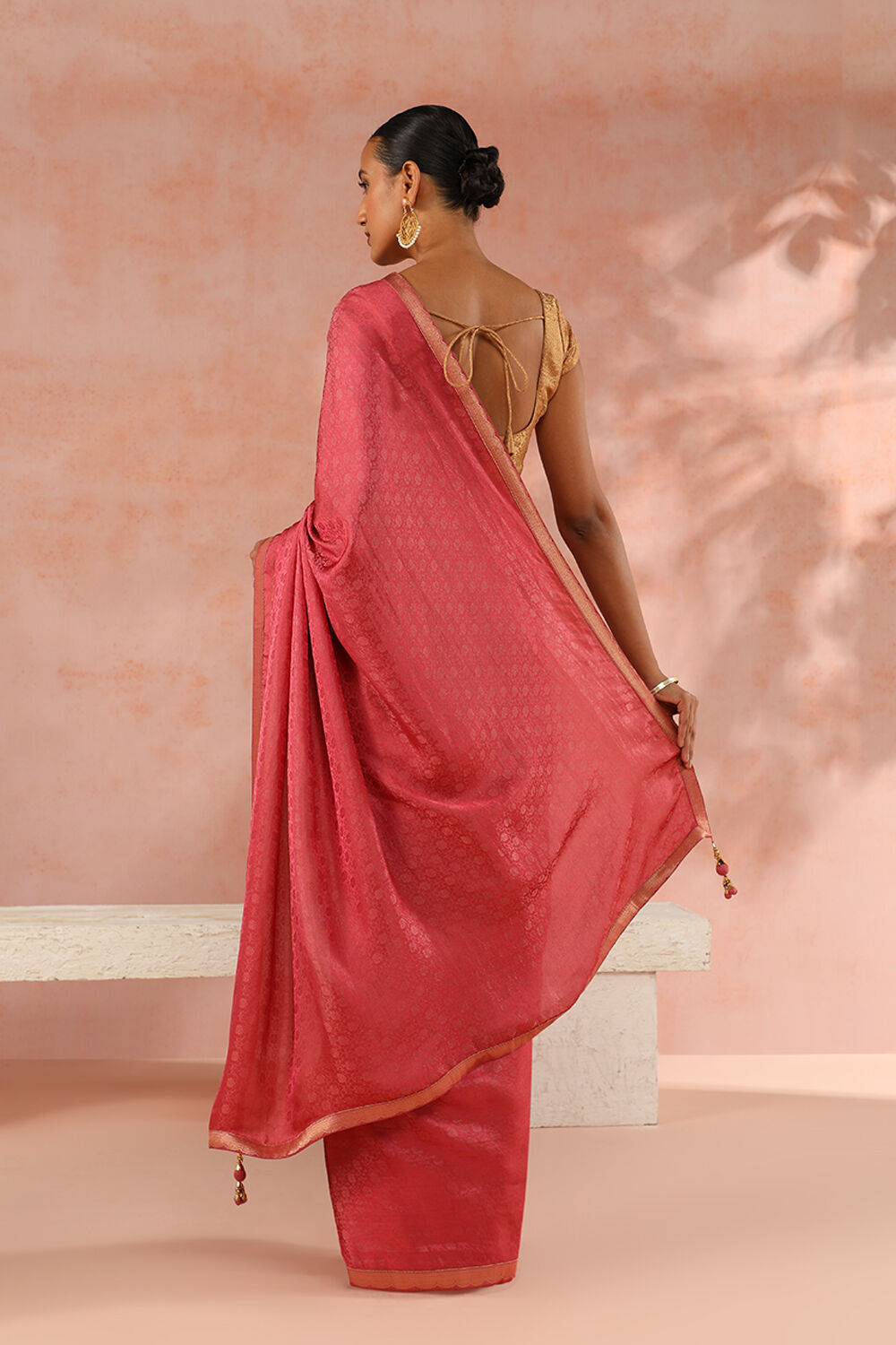 Pink Contemporary Viscose Luxe Woven Saree image number null