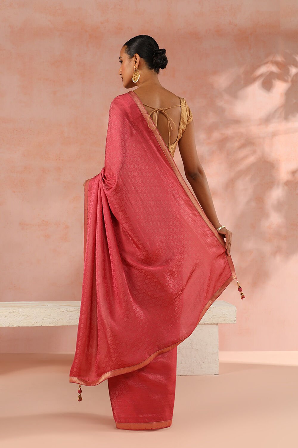 Pink Contemporary Viscose Luxe Woven Saree image number null