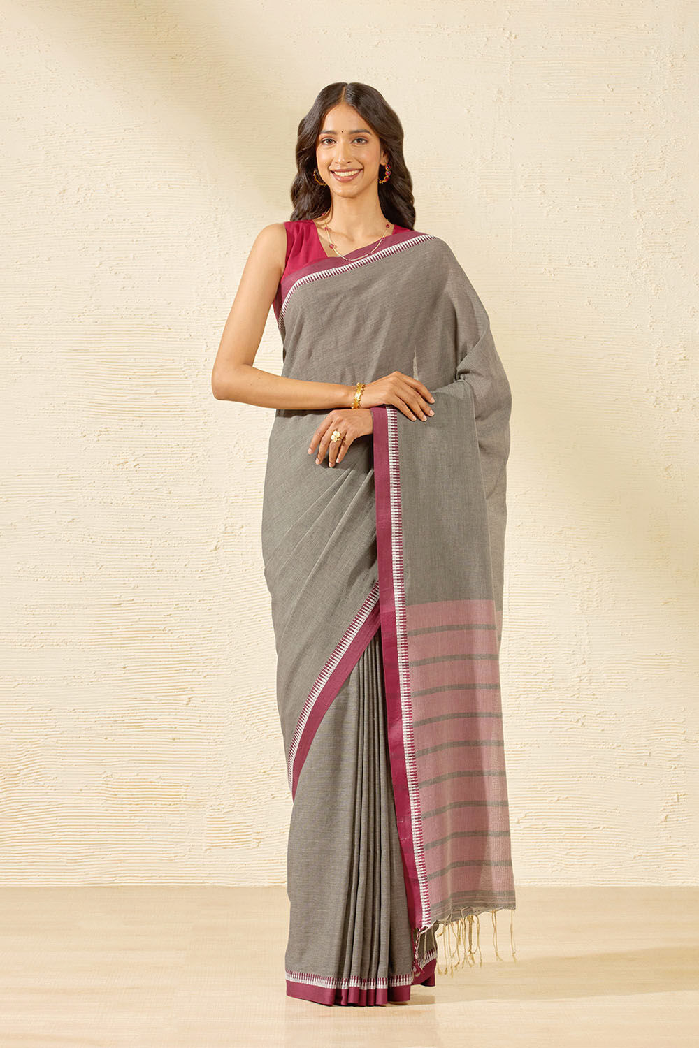 Grey Woven Pure Cotton Bengal Saree image number null