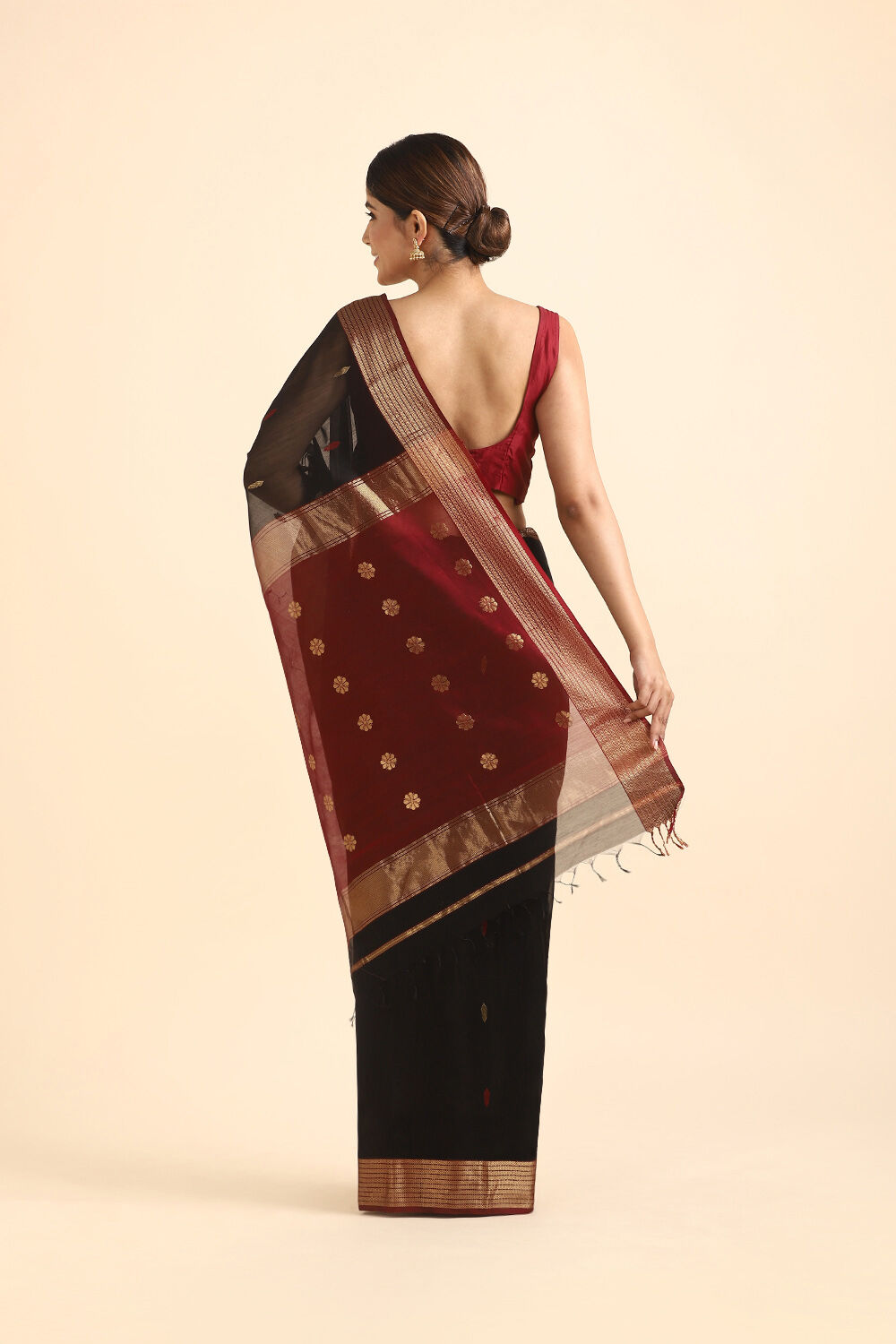 Black Pure Silk Cotton Maheshwari Saree image number null