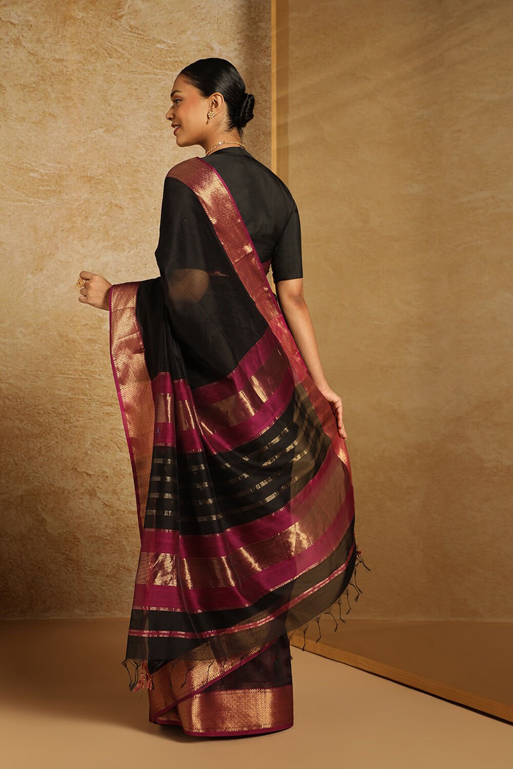 Black Pure Silk Cotton Woven Maheshwari Saree image number null