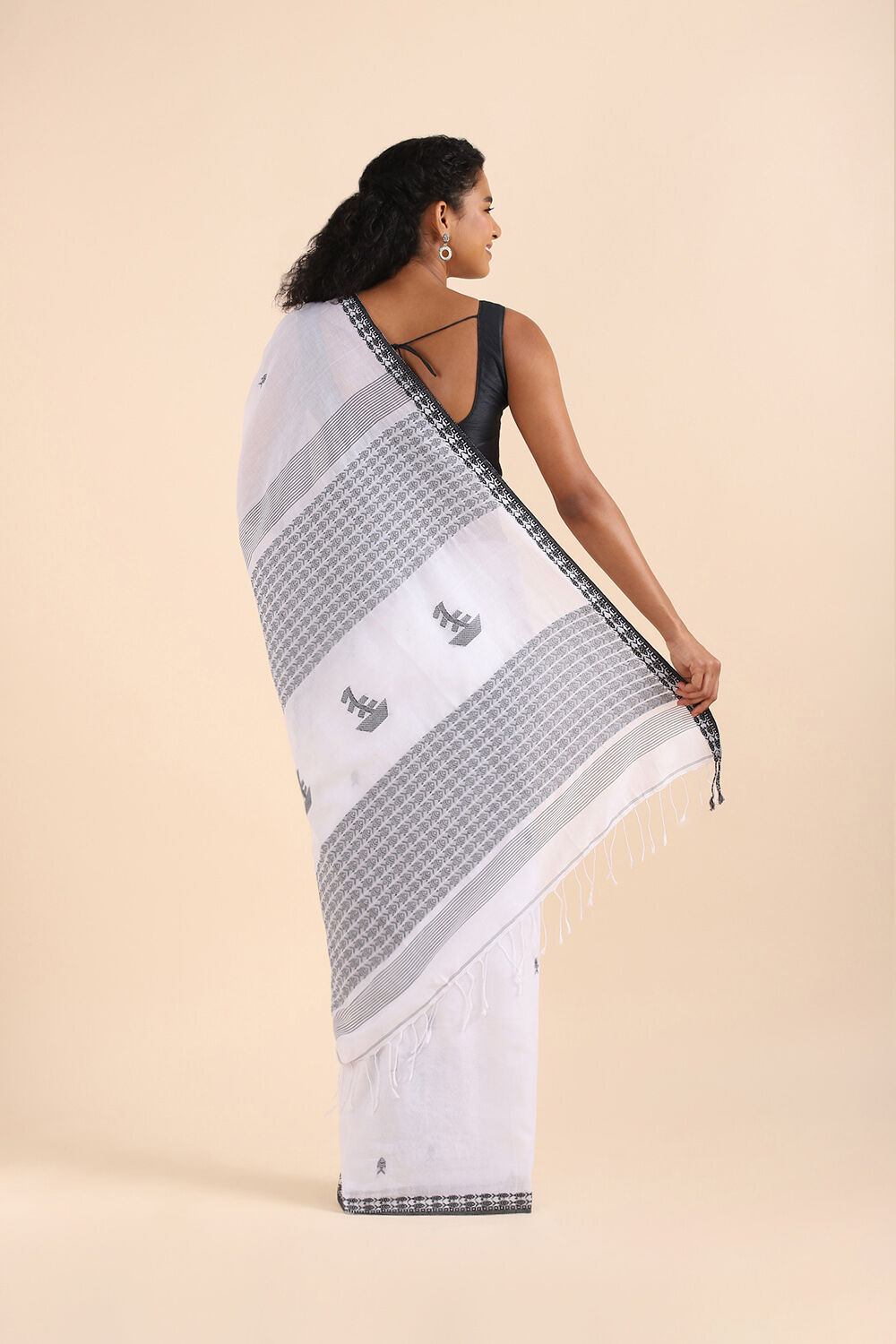 Grey Pure Cotton Jamdani Saree image number null