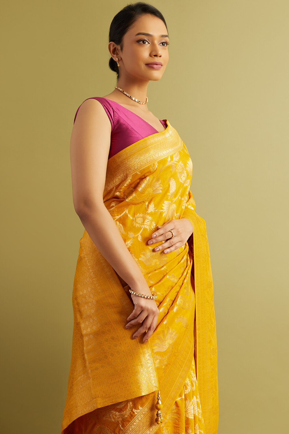 Yellow Woven Viscose Luxe Saree image number null