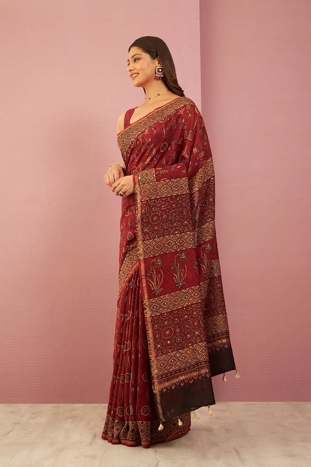 Red Gujarat Pure Silk Cotton Printed Embroidery Saree image number null