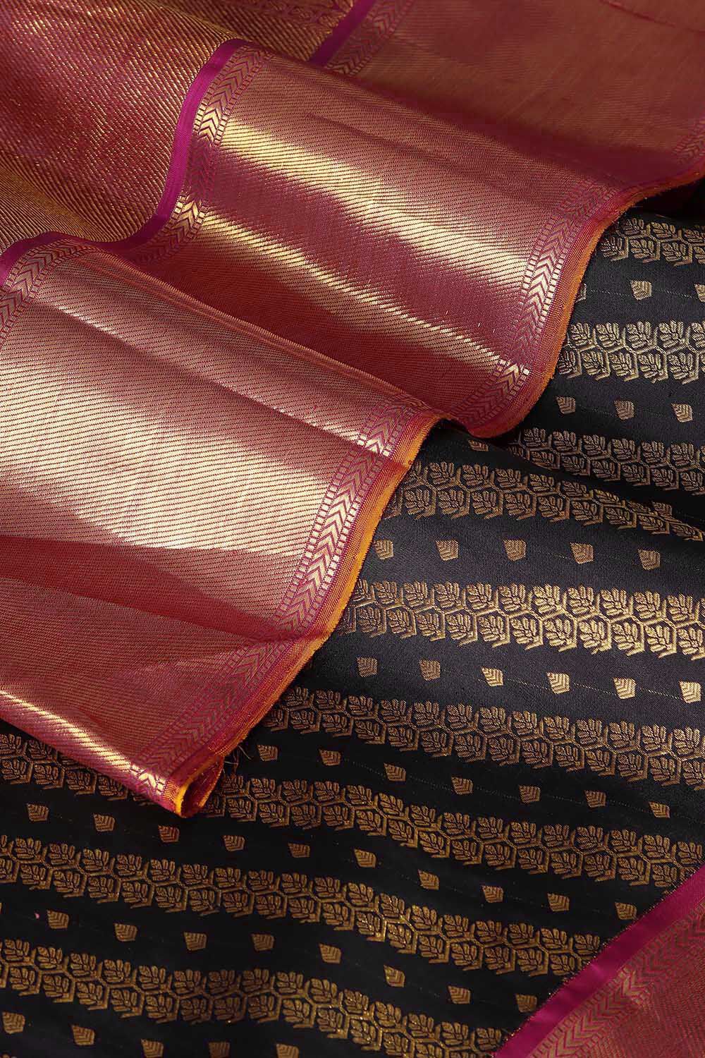 Black Pure Silk Kanjivaram Saree image number null