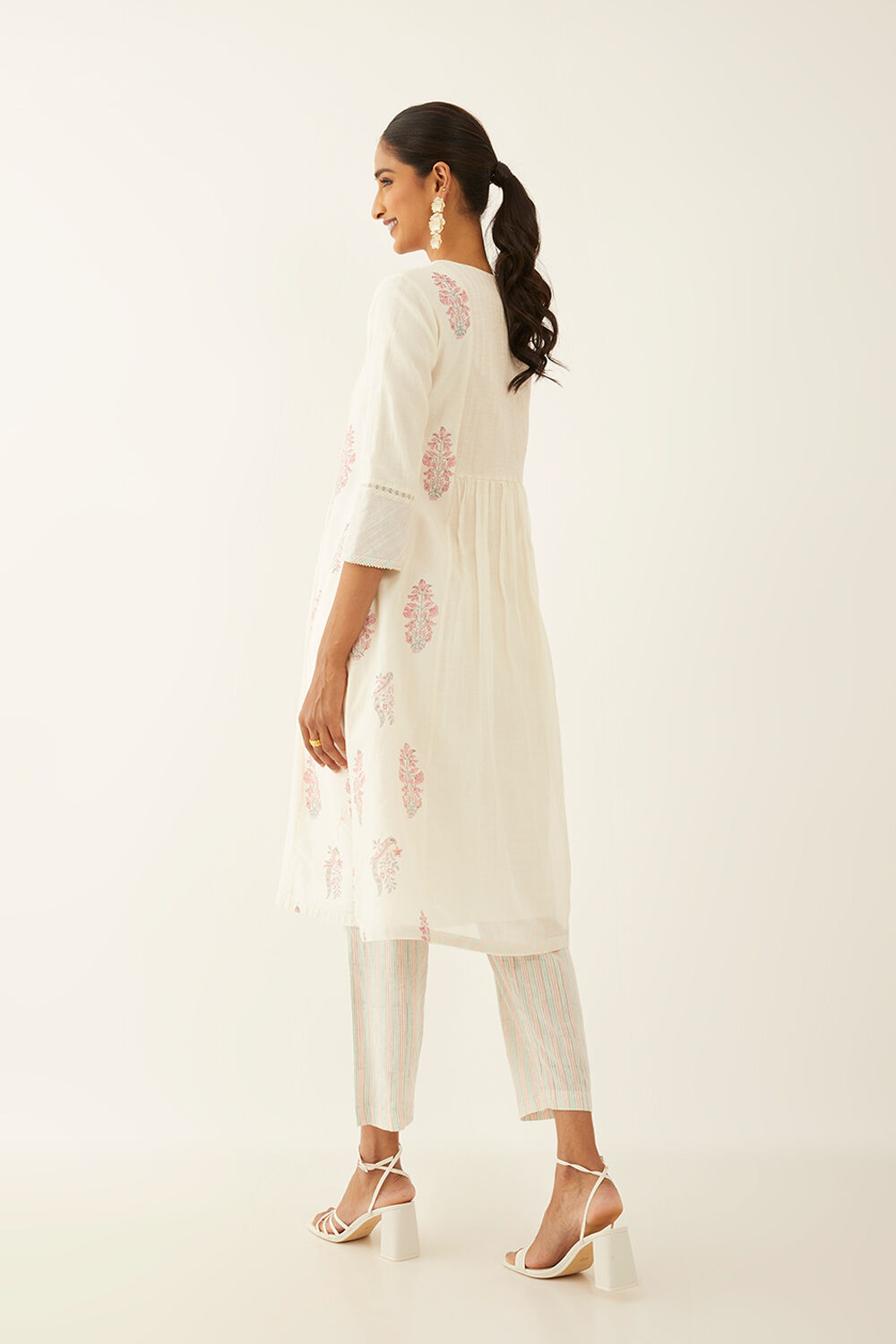 White Pure Silk Cotton Printed Sanganeri Kurta Set image number null