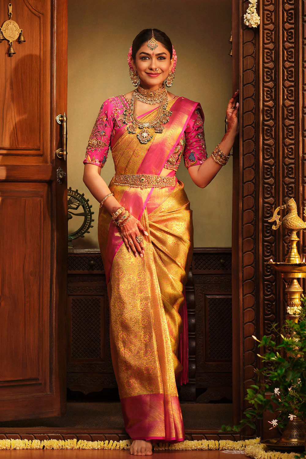 Golden PureTissue  Silk Woven Kanjivaram Saree image number null