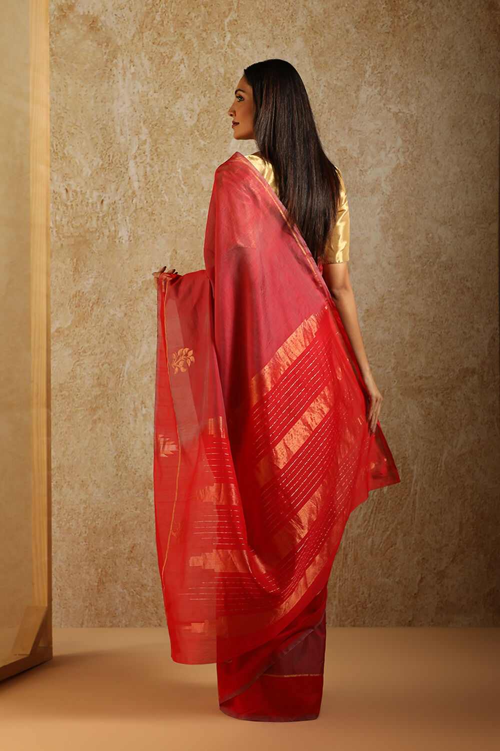 Red South Pure Silk Cotton Woven Saree image number null
