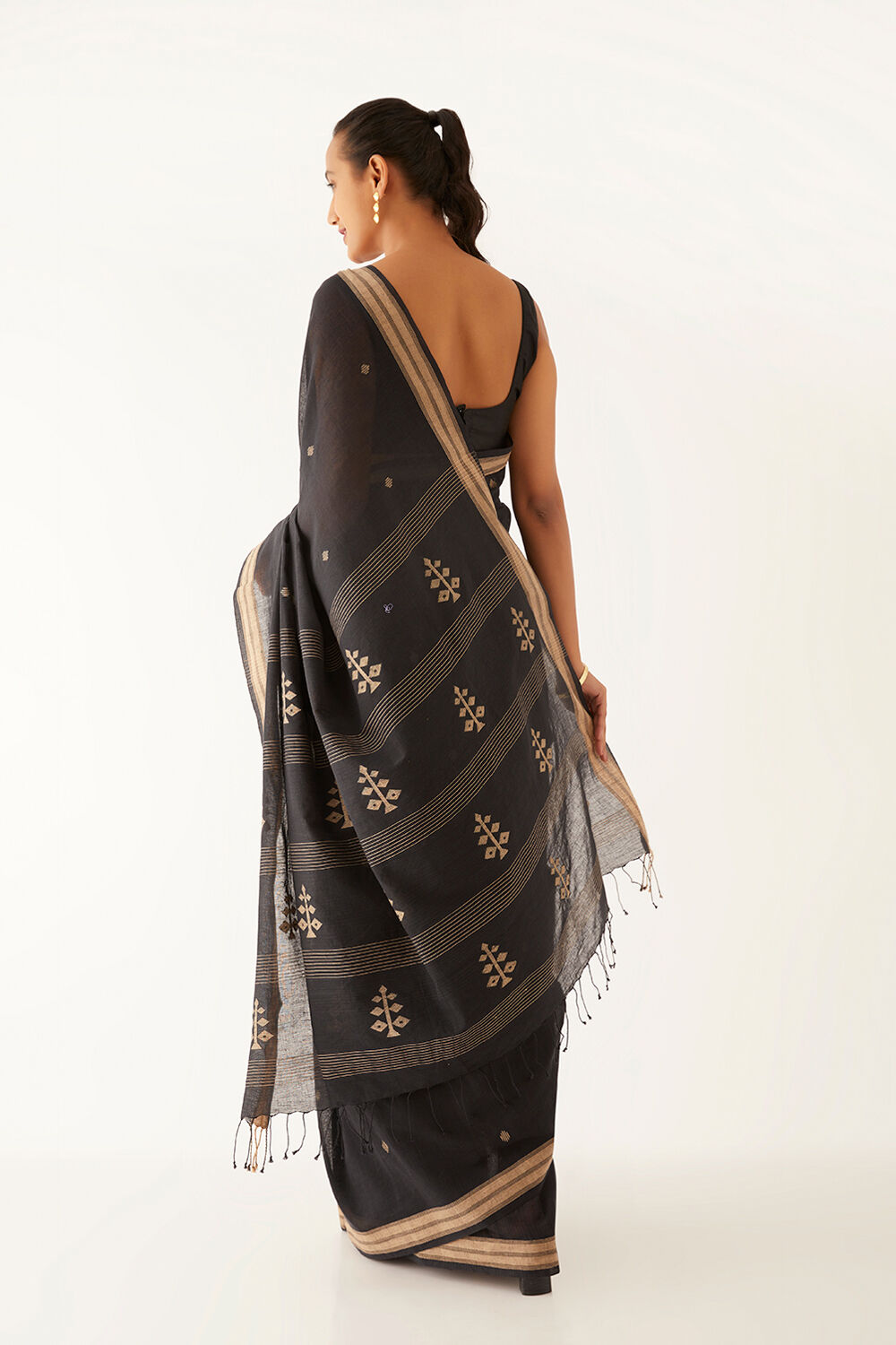 Black Pure Cotton Bengali Jamdani Saree image number null