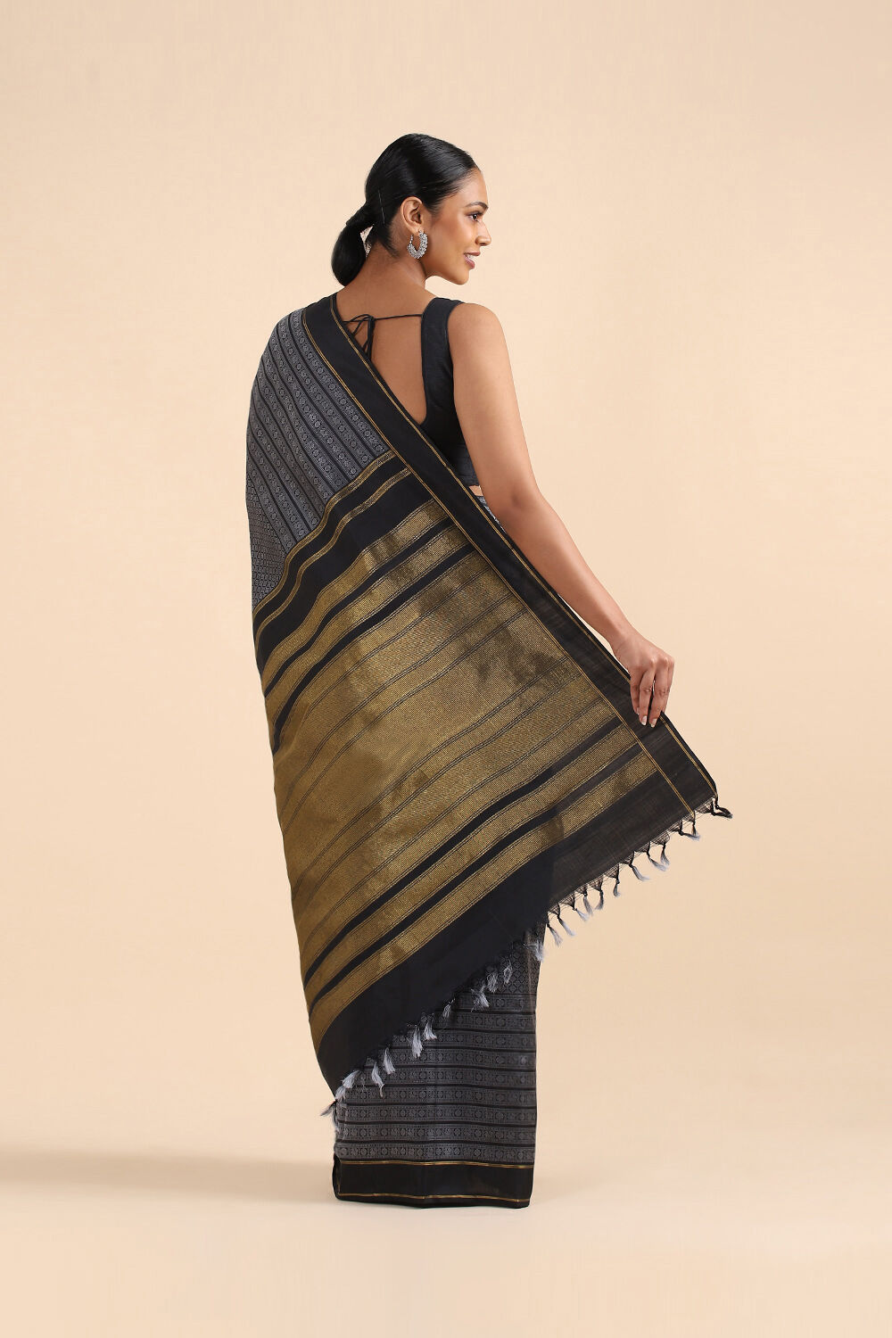 Black Pure Silk Kanjivaram Saree image number null