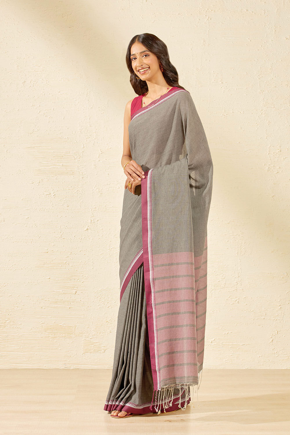 Grey Woven Pure Cotton Bengal Saree image number null