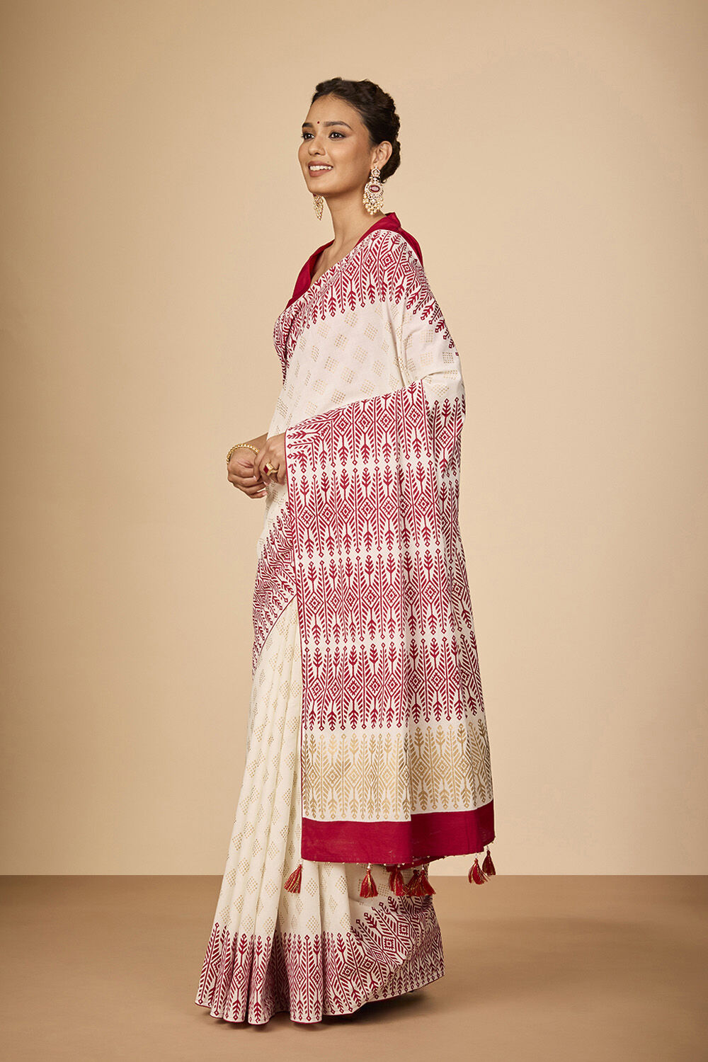 Off White Pure Cotton Printed Embroidery Saree image number null