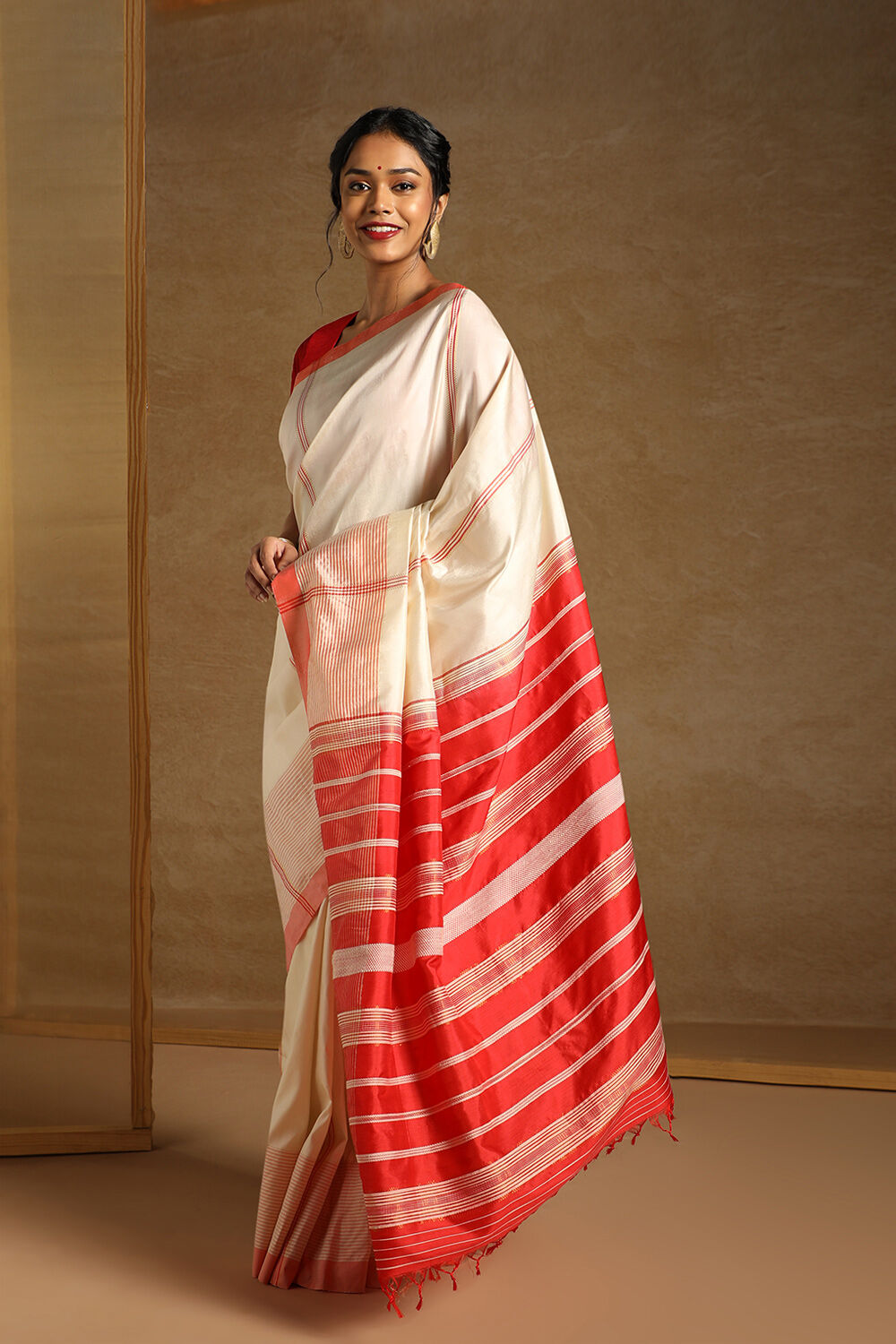 Off White Pure Silk Woven Bengali Saree image number null