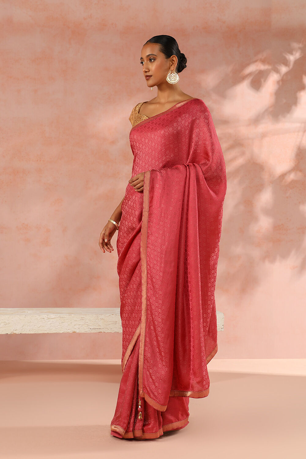 Pink Contemporary Viscose Luxe Woven Saree image number null