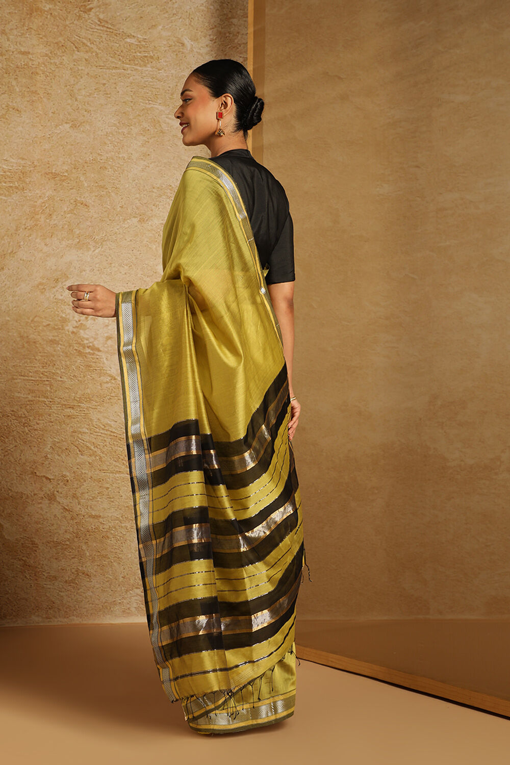 Yellow Woven Pure Silk Cotton Maheswari Saree image number null