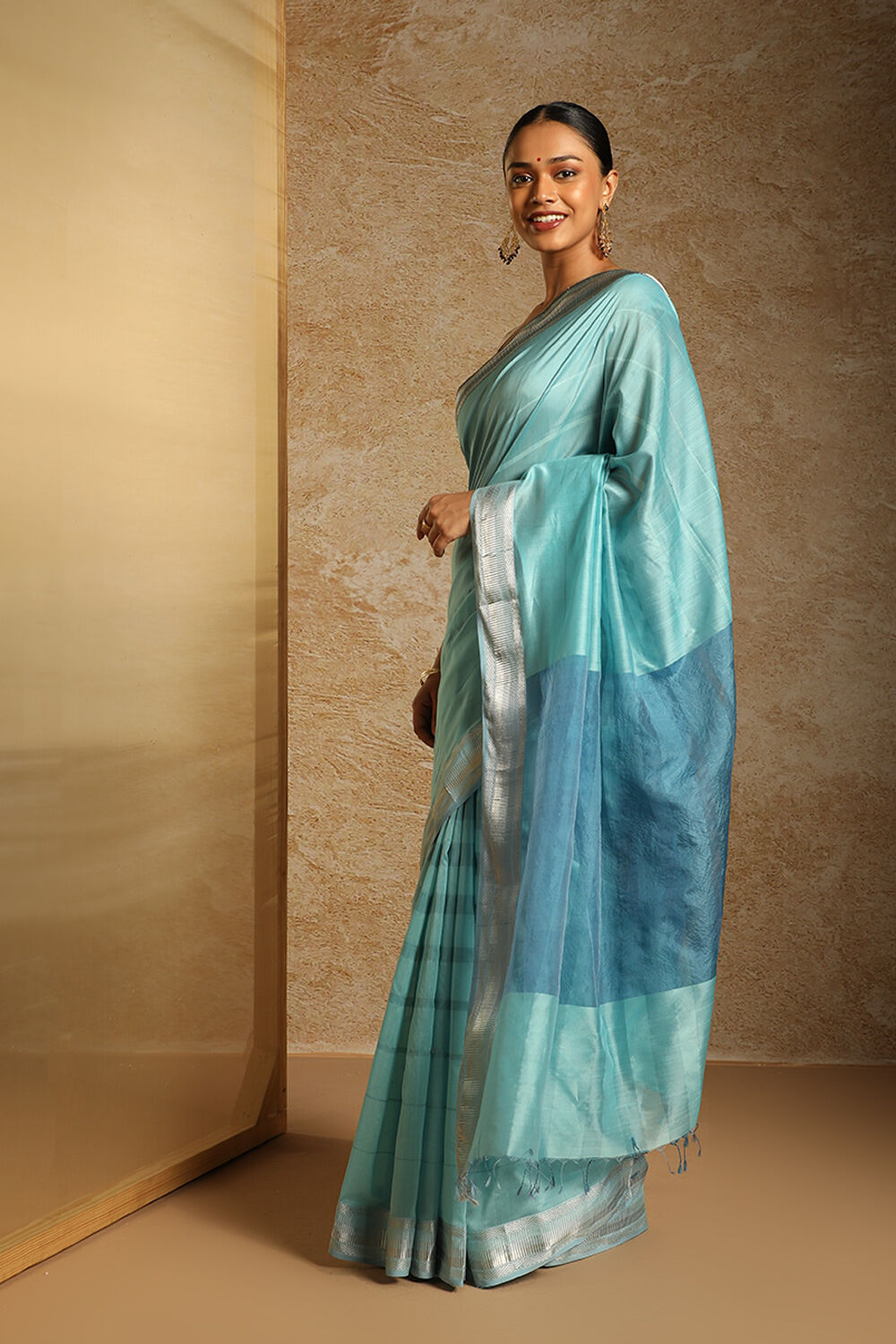 Blue Woven Pure Silk Cotton Maheswari Saree image number null