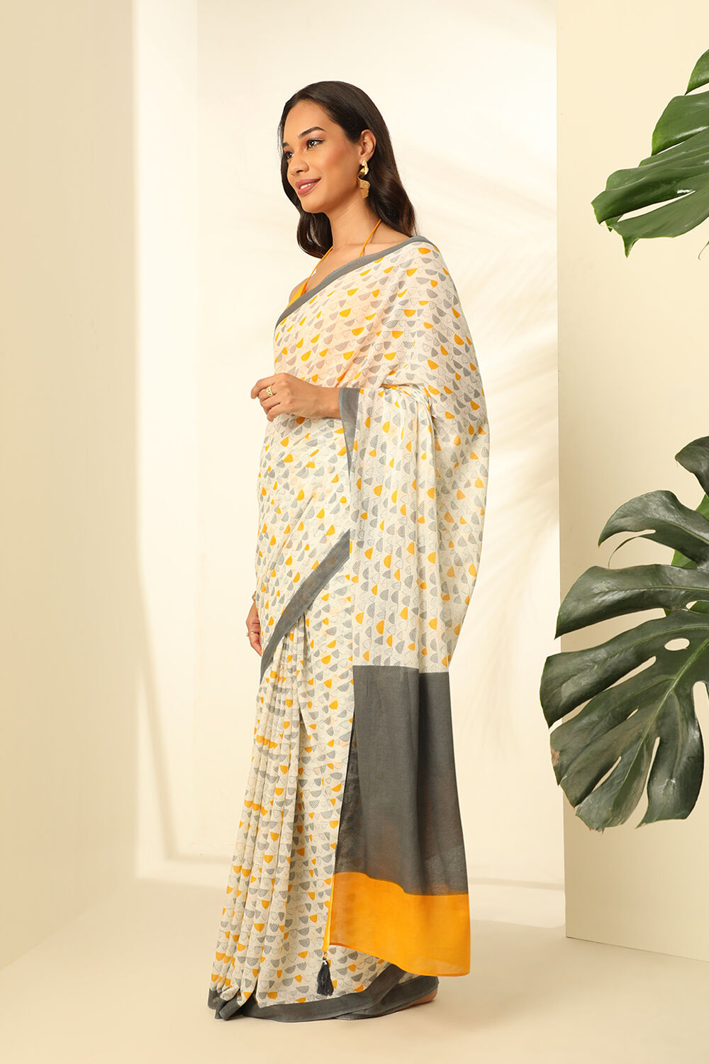 Off White Pure Cotton Mulmul Printed Bengali Saree image number null