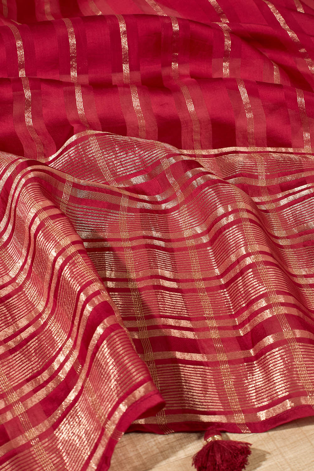 Red Contemporary Viscose Woven Saree image number null