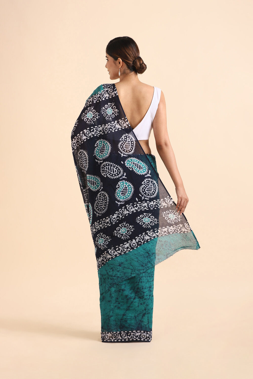 Green Pure Cotton Batik Saree image number null
