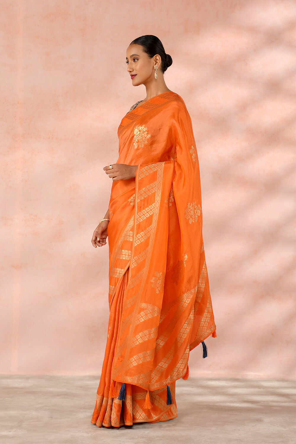 Orange Contemporary Viscose Luxe Woven Saree image number null