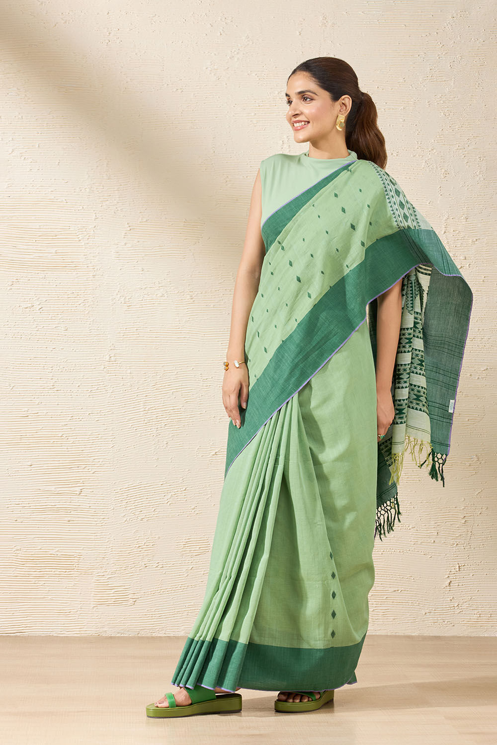 Green Woven Pure Cotton Bengal Saree image number null