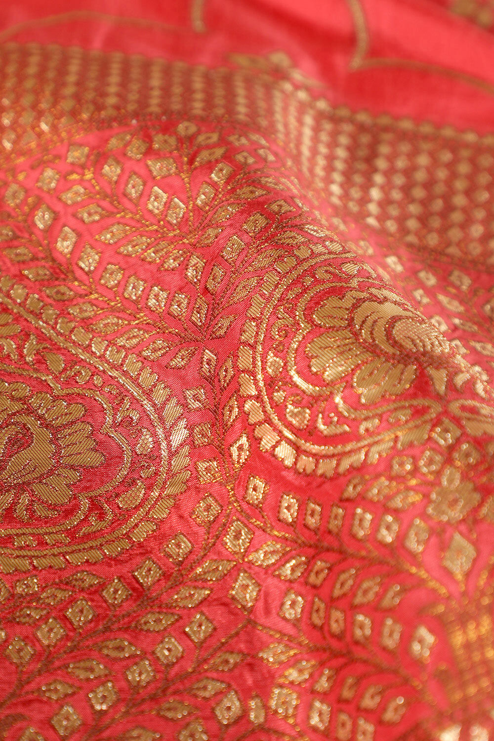 Red Contemporary Viscose Luxe Woven Saree image number null