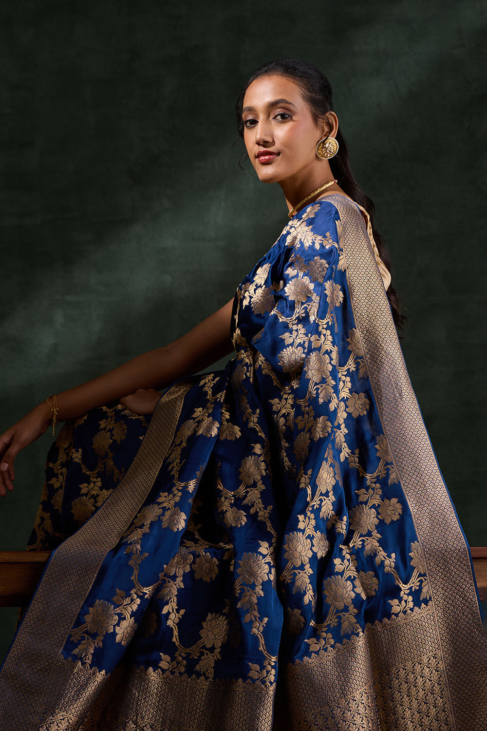 Blue Woven Viscose Saree image number null