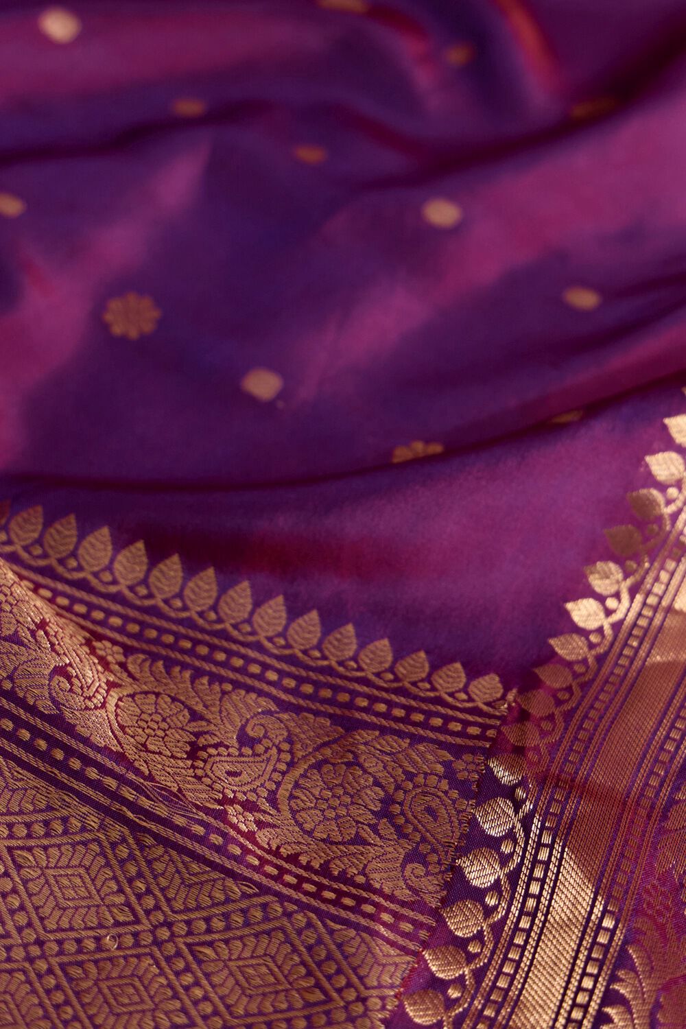 Purple Silk Viscose Banarasi Design Cutwork Saree image number null
