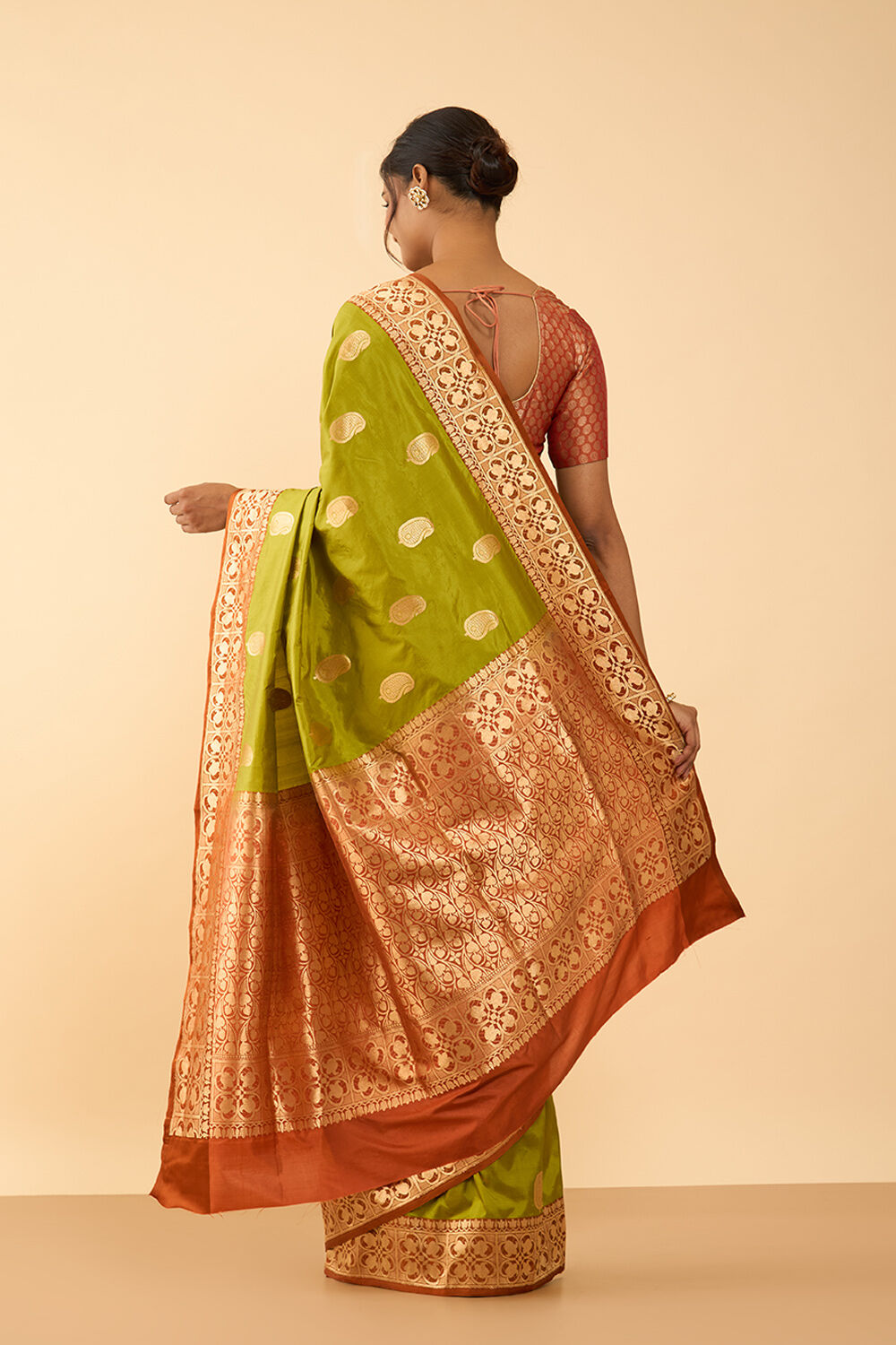 Green Pure Silk Kadwa Banarasi Saree image number null