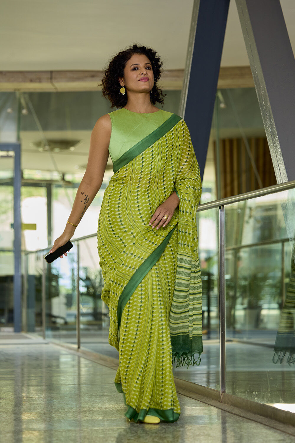 Green Screen Printed Pure Linen Saree image number null