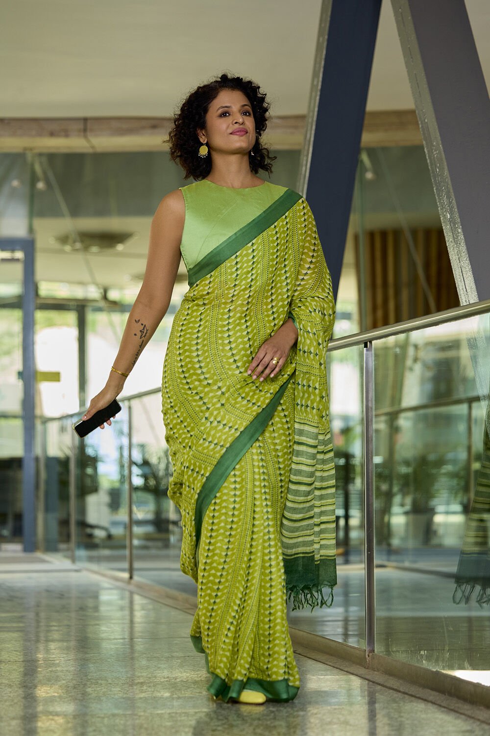 Green Screen Printed Pure Linen Saree image number null